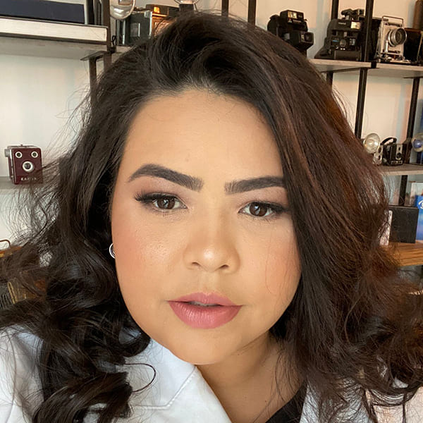 Dra. Lorena Sousa Oliveira